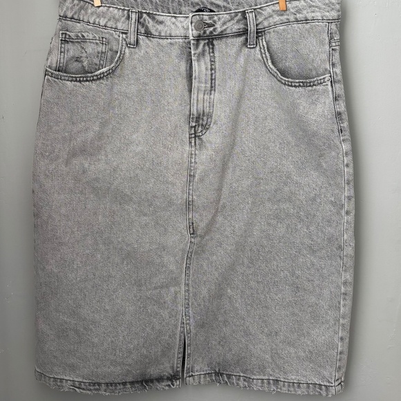 Distressed denim skirt - Picture 1 of 1